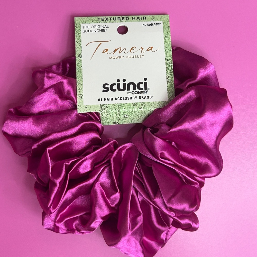 Scunci Tamera Mowry Housley Jumbo Satin Scrunchie Fuchsia Pink for Textured Hair - Picture 4 of 4
